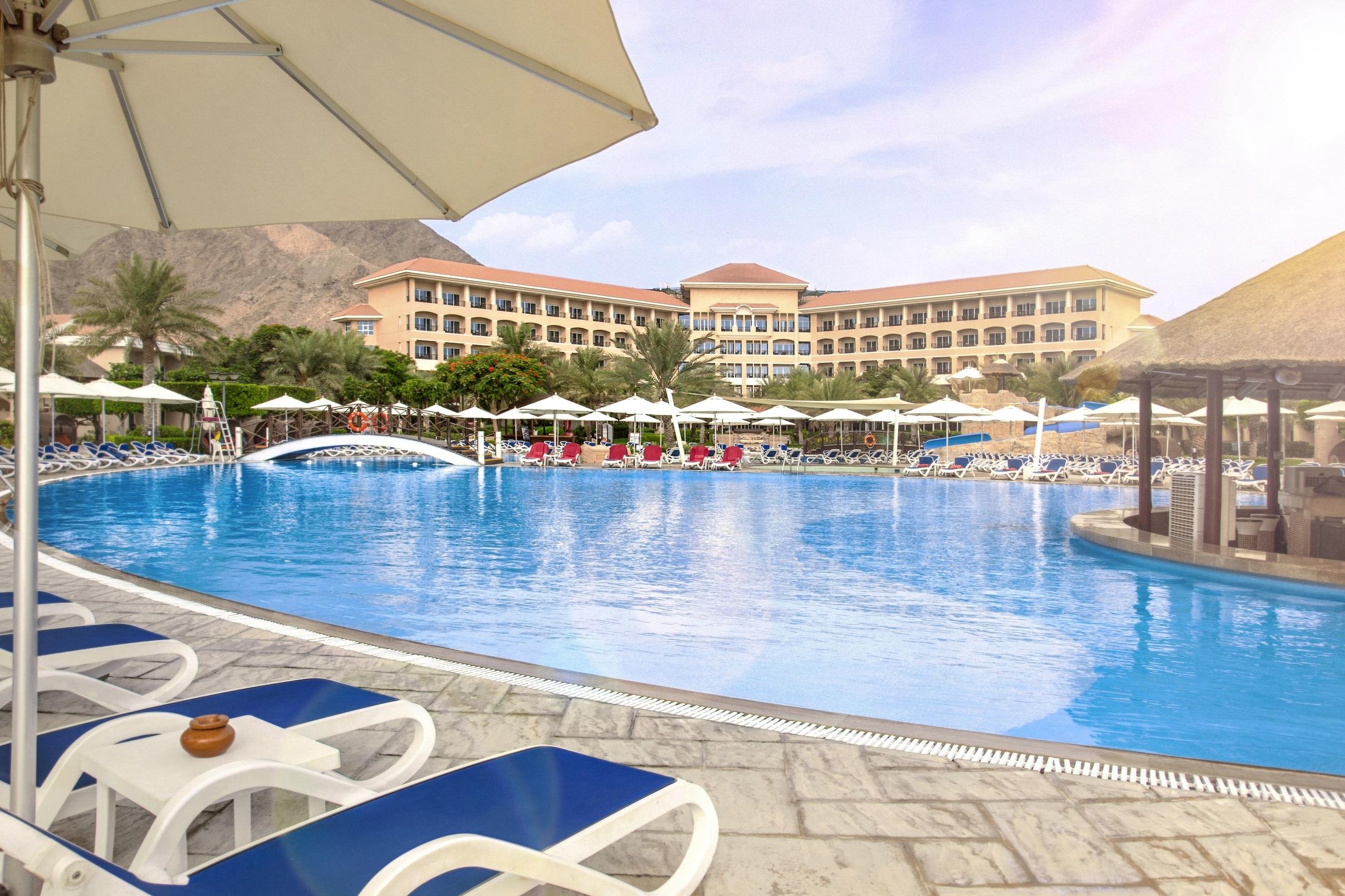 Fujairah rotana 5 оаэ фуджейра. Фуджейра ротана Резорт 5. Отель Fujairah Rotana Resort & Spa. Fujairah Rotana Resort Spa 5 ОАЭ. Fujairah Rotana Resort Spa al Aqah Beach 5 Фуджейра.